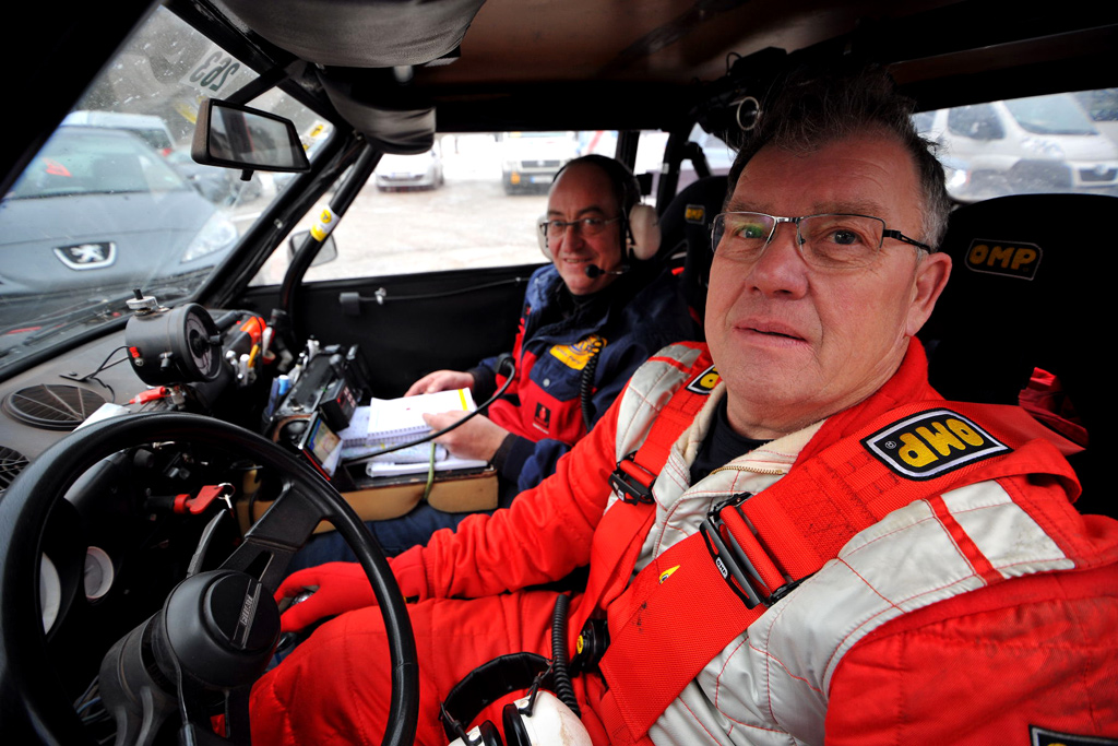 Skuffelsen sidder dybt i Lars Bækkelund og Arne Pagh. Uden den dyrebare tur i en snedrive, havde de været blandt favoritterne til at vinde Rallye Monte-Carlo Historique.
(Foto: Michael Eisenberg)